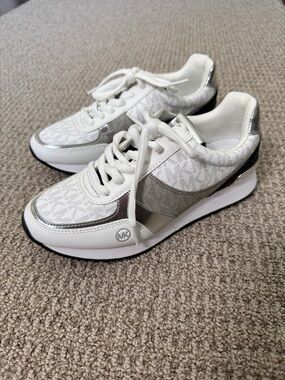 Michael Kors White and Silver Women's Lace-Up Sneakers.. Size 5.5